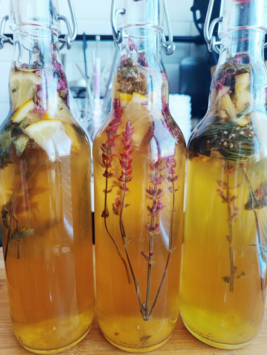 Комбуча с шалфеем, пустырником и лимоном