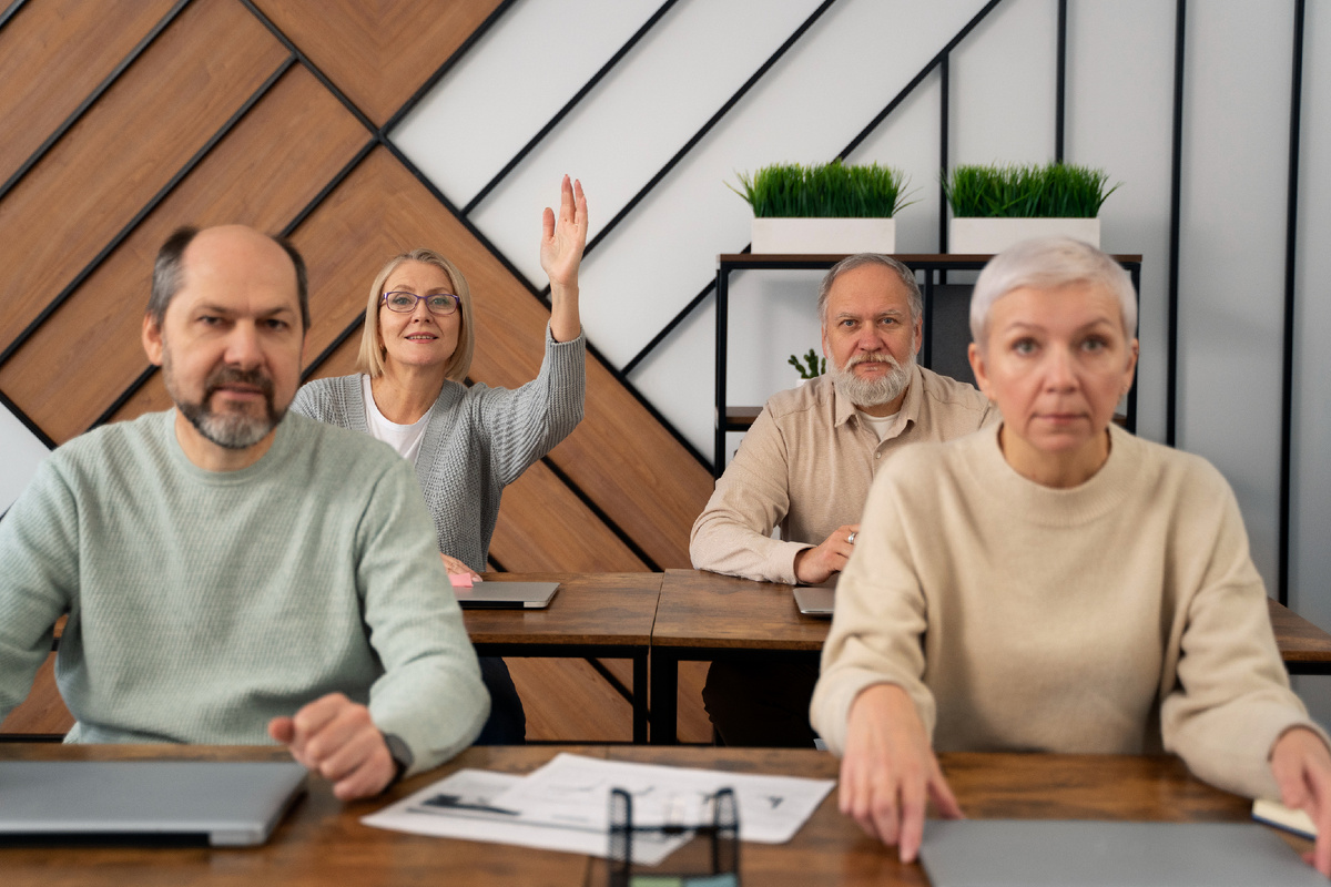 Закон тщательно прописывает, как избрать совет дома и его председателя, но полностью игнорирует вопрос о том, как можно сложить с себя эти полномочия