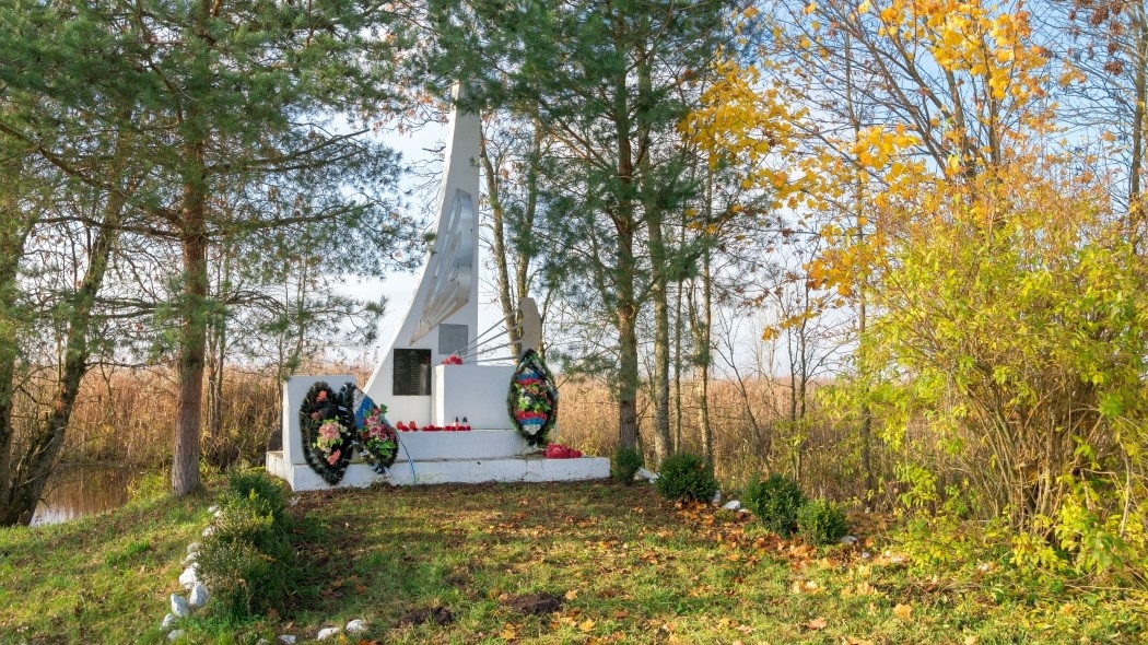 Памятник разведгруппе "Мороз" в пос. Гастеллово Калининградской области. Объект культурного наследия местного (муниципального) значения.