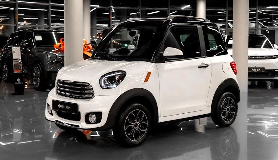 В продажу поступил двухместный электромобиль российской сборки. Цена уже известна