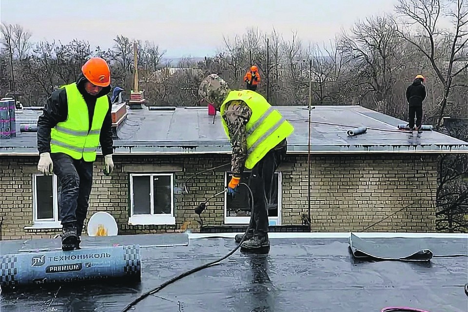    Строители из регионов-шефов продолжают работу. Минстрой ЛНР