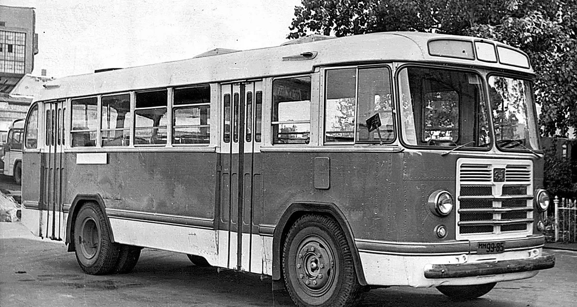 Массовый отечественный городской автобус 50-60-ых ЗиЛ-158. Фото из открытых источников 