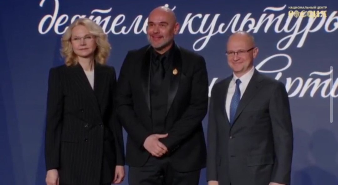 Максим Аверин пришел на вручение премии 