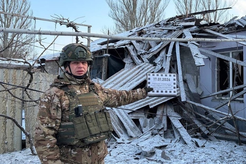    Последствия атаки украинского БПЛА на Куйбышевский район Донецка вечером 16 января. Фото: СЦКК ДНР