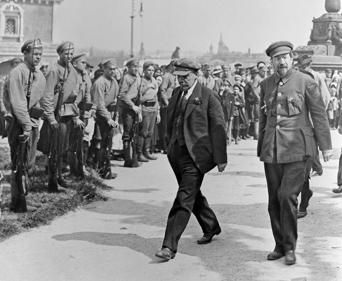 Владимир Ленин и Анатолий Луначарский, 1920 год. фото из ria.ru