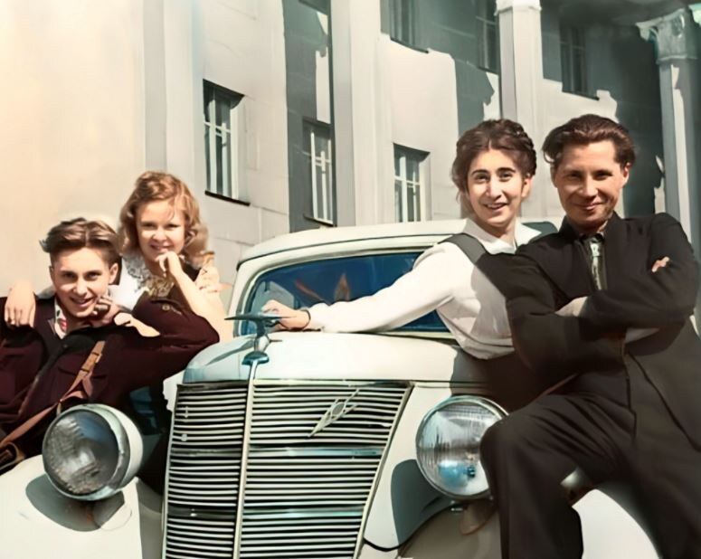 Виталий Мельников с однокурсниками ВГИКа