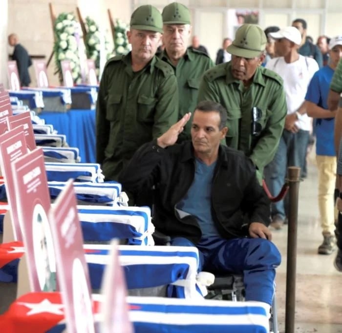 Ernesto Mastrascusa / AP