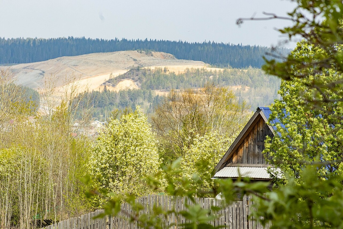 Маленький домик и величие уральских просторов. Автор: Егор Рукавицын. Лицензия: CC BY 4.0.