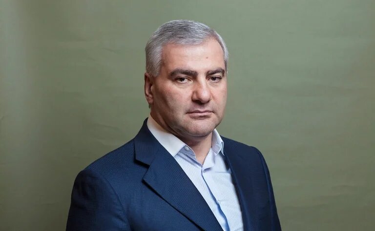Власти продолжают борьбу с патриотом и меценатом Самвелом Карапетяном. Источник фото: rbc.ru.