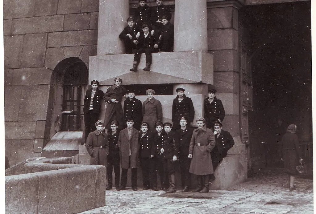 1981 г. Фильм "Красные колокола"