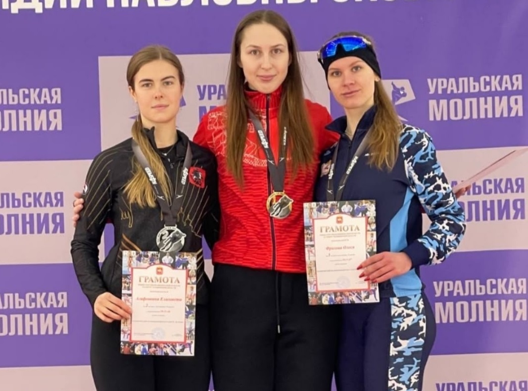    Призёры в женском масс-старте. Справа – Олеся Фролова