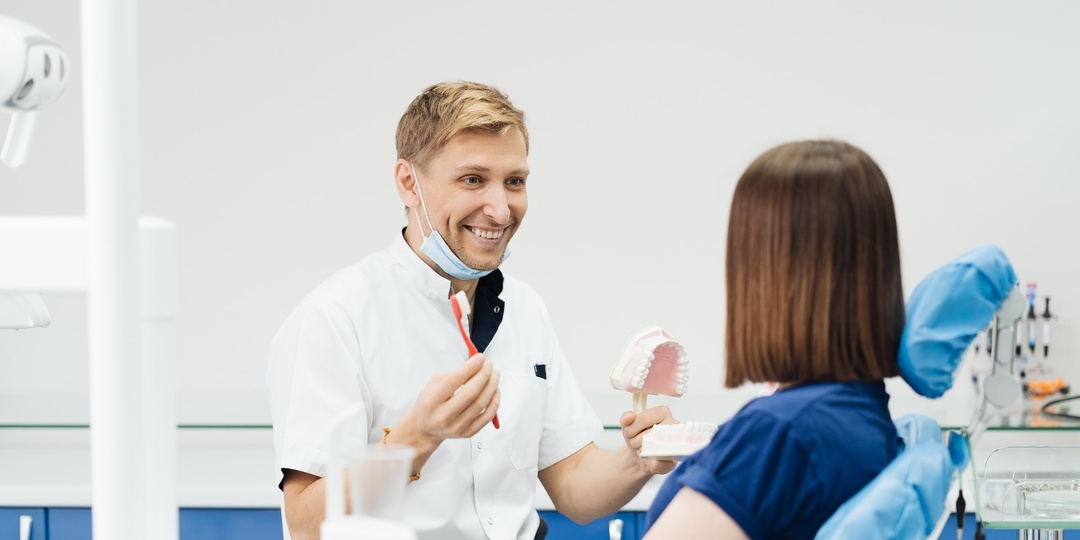 Чем зубной имплант лучше моста?