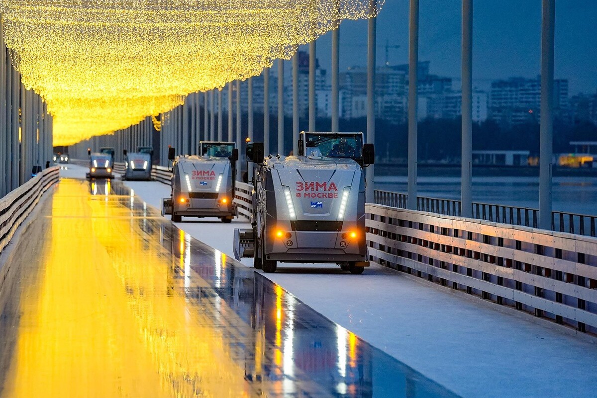    Москва приобрела около 2,4 тысячи единиц техники для коммунальных служб