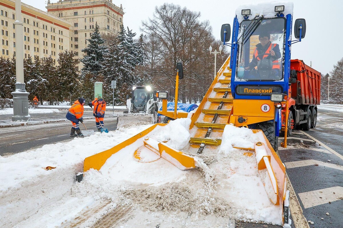    Москва приобрела около 2,4 тысячи единиц техники для коммунальных служб