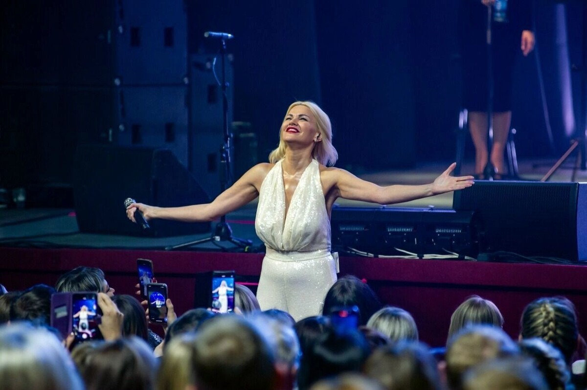    Ирина Круг на концерте   Официальная группа Ирины Круг