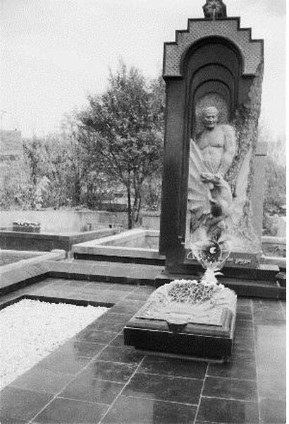 Могила Сво Рафа.