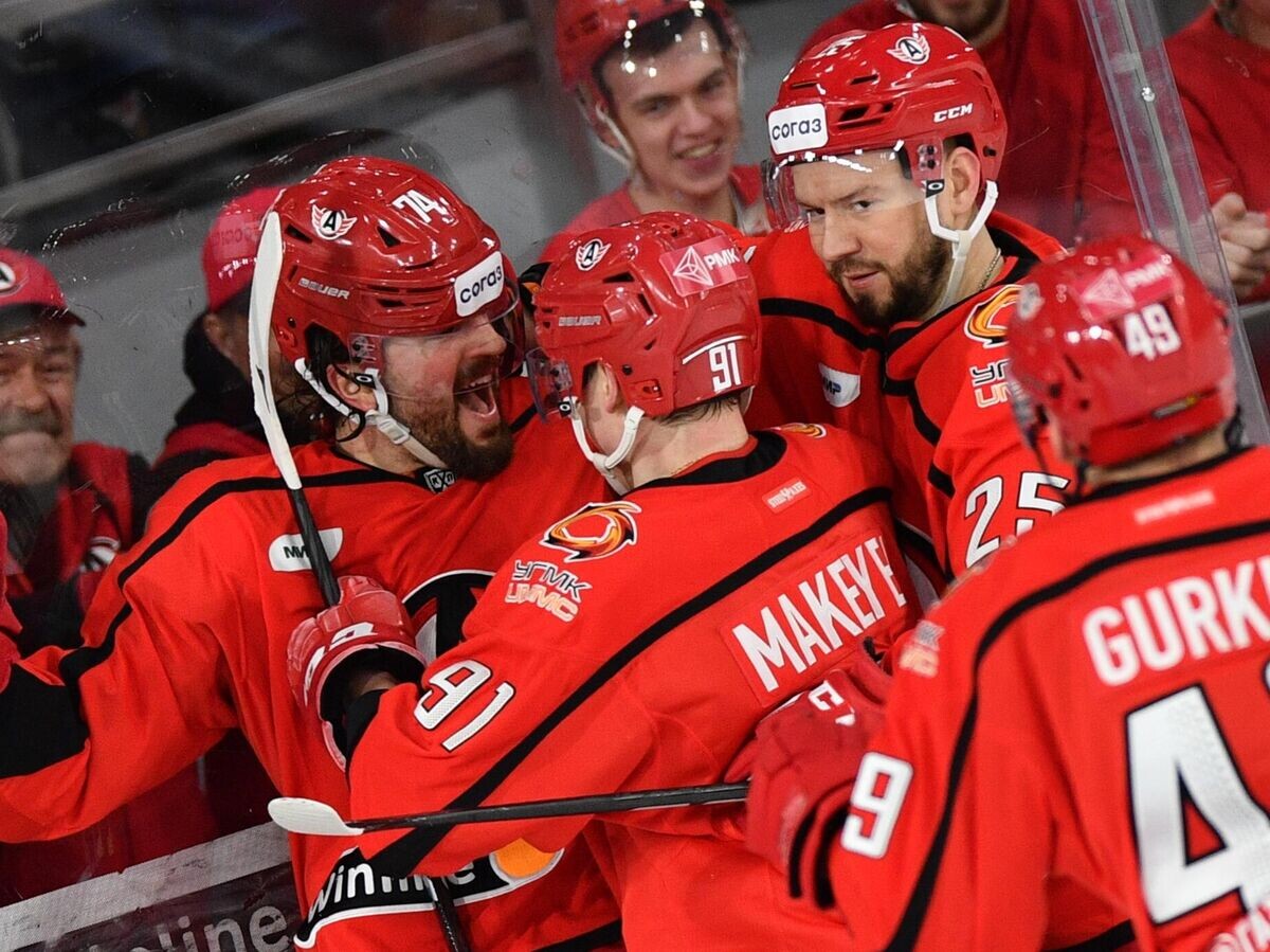    Хоккеисты "Автомобилиста" | © РИА Новости / Павел Лисицын