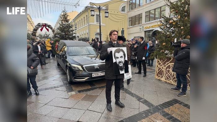 Проститься с Игорем Золотавицким прибыли близкие и коллеги. Фото © Life.ru