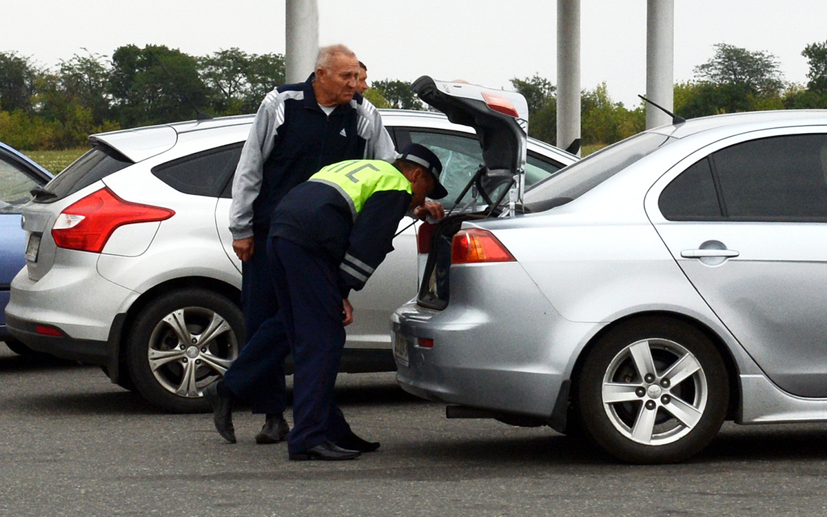 Осмотр личных вещей водителя: что разрешено, а что — нет?