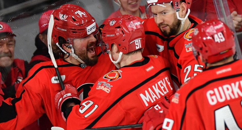    Хоккеисты "Автомобилиста" | © РИА Новости / Павел Лисицын