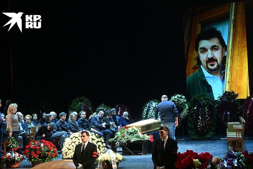    Прощание с Игорем Золотовицким завершилось в МХТ имени А. П. Чехова Евгения ГУСЕВА