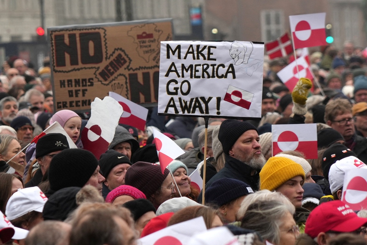    На митинге в Копенгагене датчане дружно решили: Гренландию Трампу не отдадим. Она нам нужнее./REUTERS