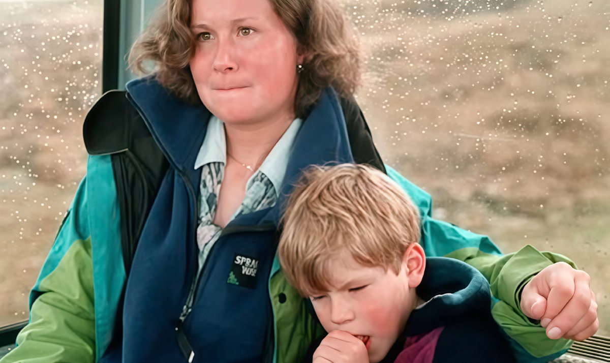 Элисон Харгривз с сыном Томом