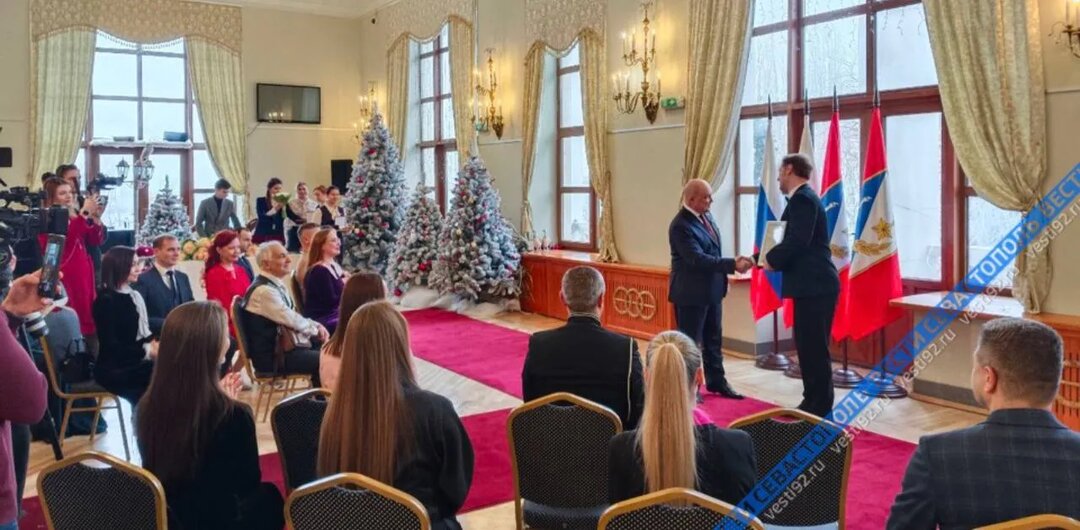 В театре им. А.В. Луначарского впервые наградили артистов городских театров