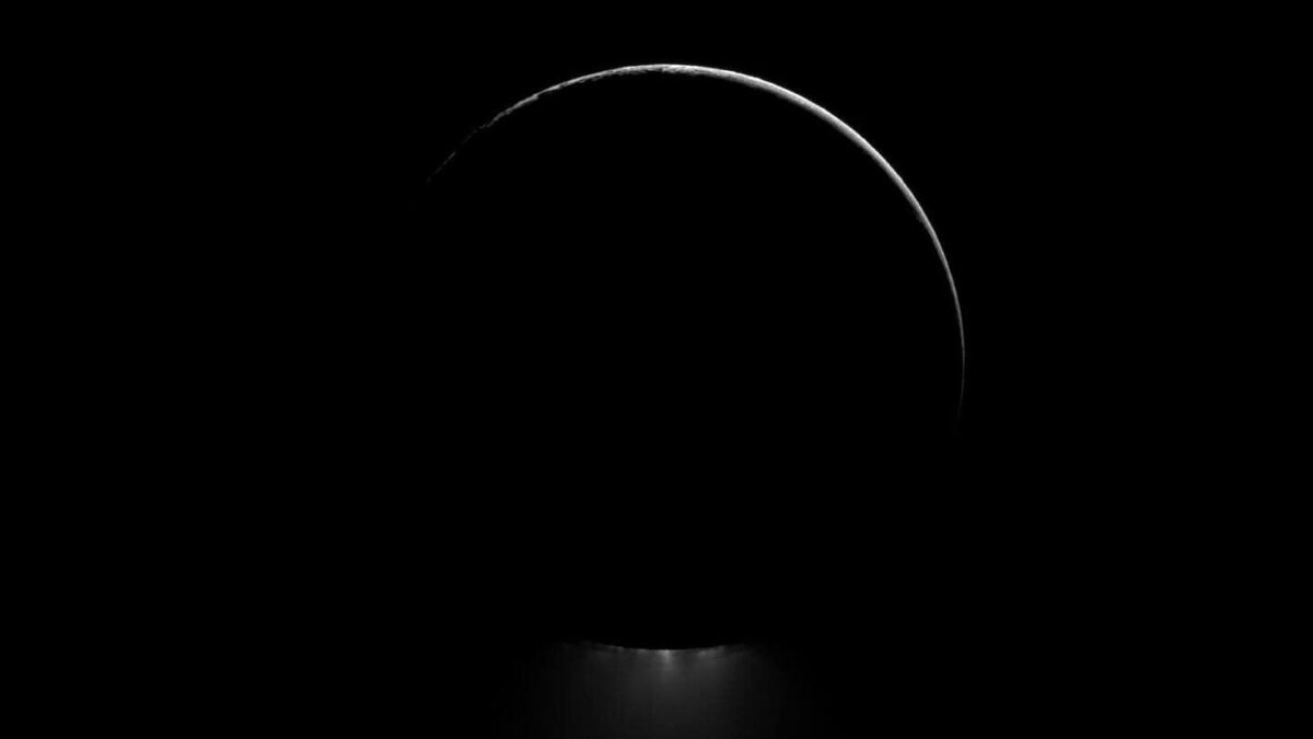     Фото: NASA/JPL-Caltech/Space Science Institute Черная Луна — это либо второе новолуние в месяце, либо четвертое новолуние в сезоне, либо месяц без новолуния