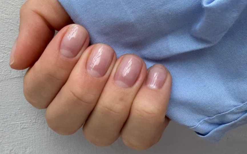 Маникюр без пилок и спешки: почему "Бразильский маникюр" выбирают те, кто устал от “просто ногтей”