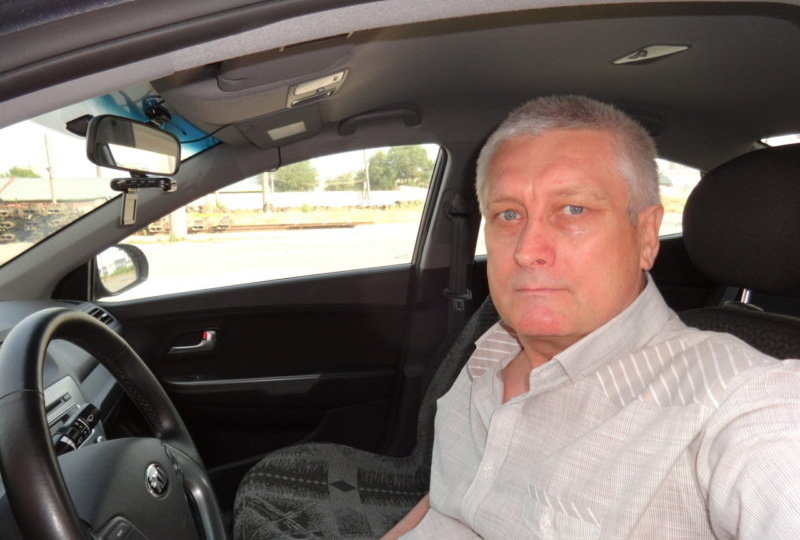 Мне 57 лет. Она согласилась выйти замуж при условии, что я выпишу на неё половину квартиры до свадьбы. "Как знак доверия". Я отказался.