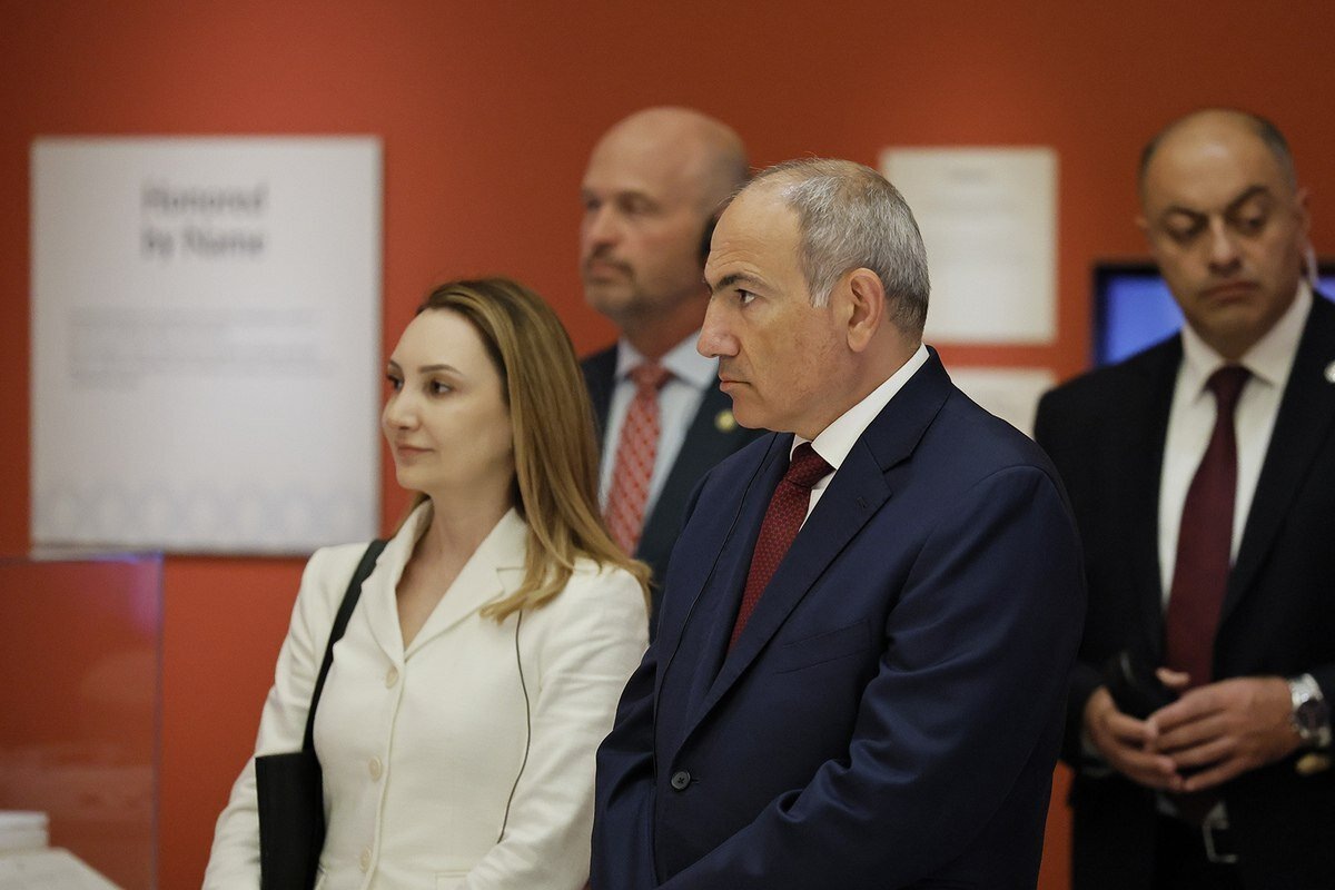    Партнёрство с американскими компаниями означает попадание дата-центра под действие закона США CLOUD Act , а значит получать доступ к данным, размещённым на серверах их провайдеров. Источник фото: официальный сайт премьер-министра Армении.