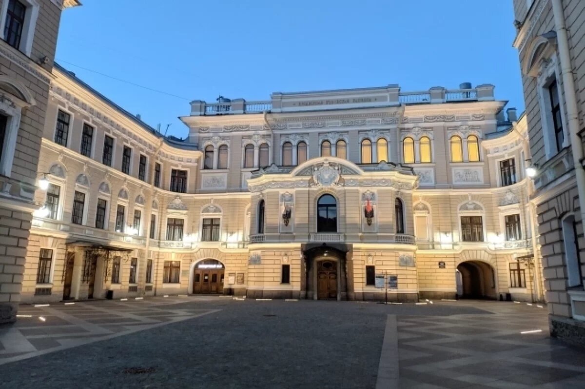    В Петербурге за год обновят ещё 159 старинных зданий