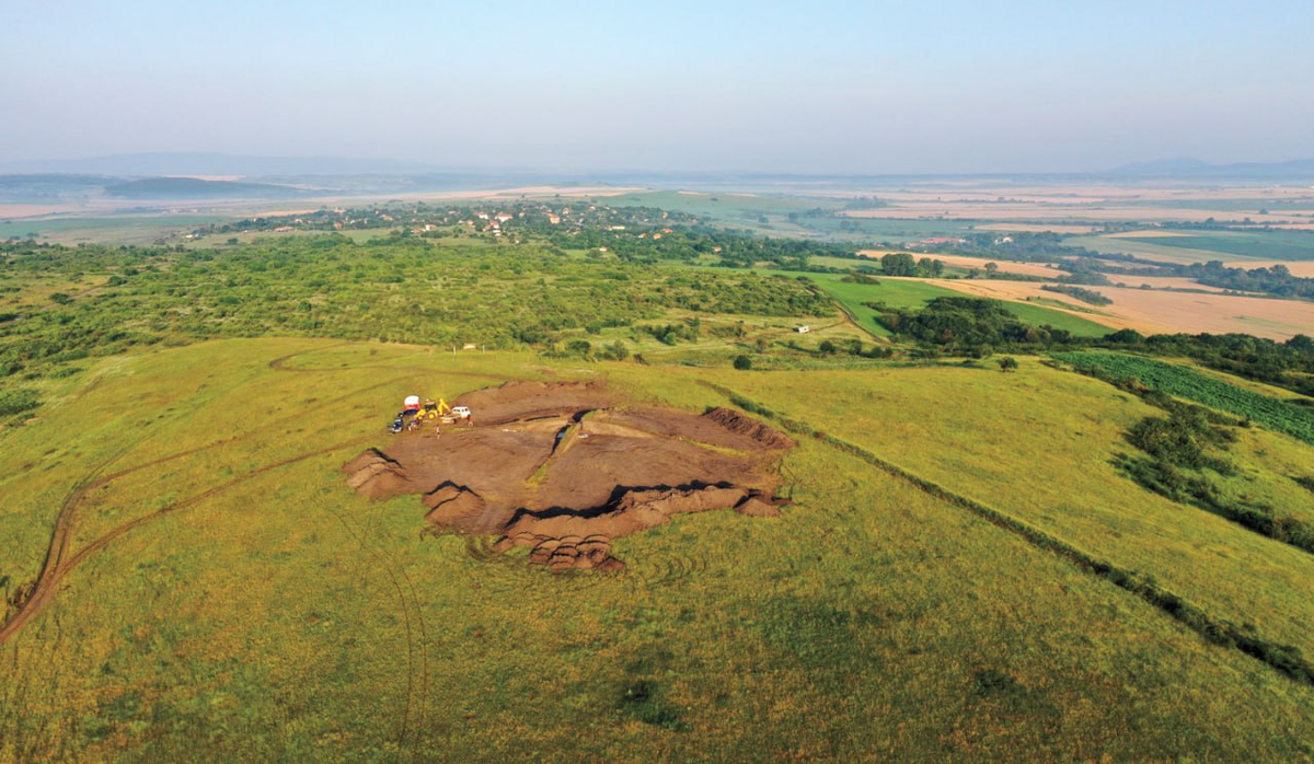 Раскопки кургана ямной культуры в Болгарии