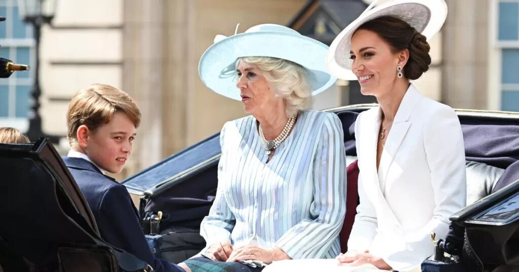 Кейт, принцесса Уэльская держит принца Джорджа подальше от королевы Камиллы из-за нарастающей вражды