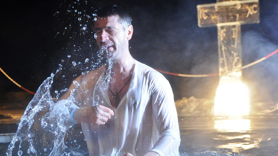     Святая вода, пост и приметы: как правильно встретить Крещение в 2026 году Шеметов Максим/ТАСС