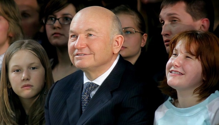 Юрий Лужков с дочерями. Фото: Культурология