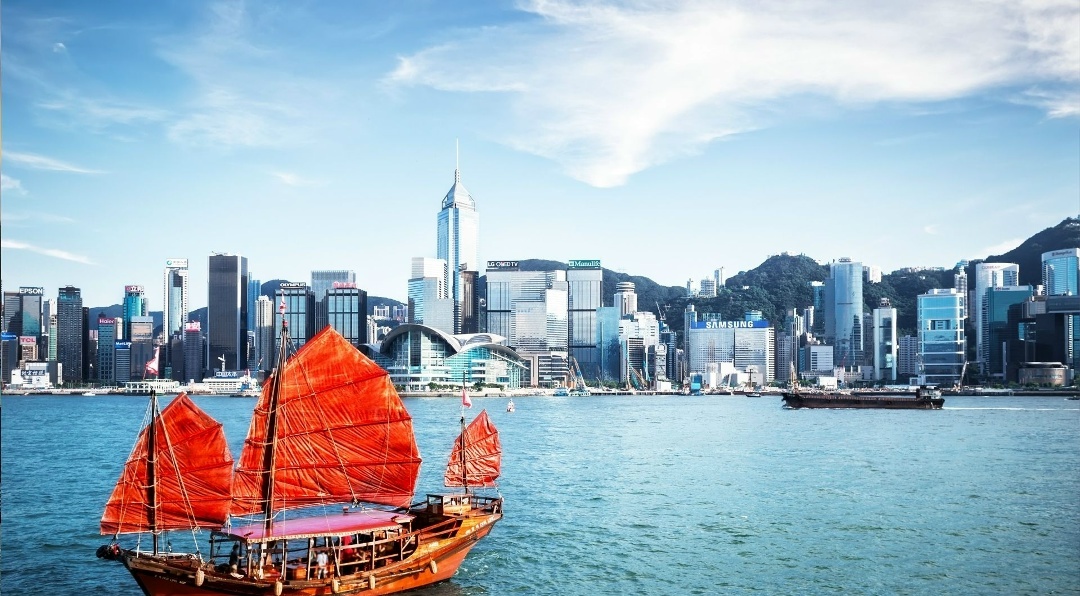 Что такое синхронный перевод и чем он отличается от последовательного