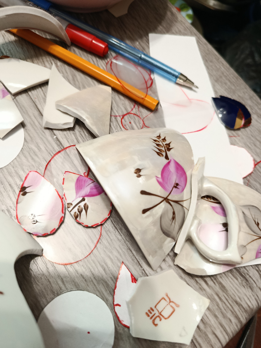 Чашка — из чайного сервиза Туймазинского фарфорового завода (СССР).