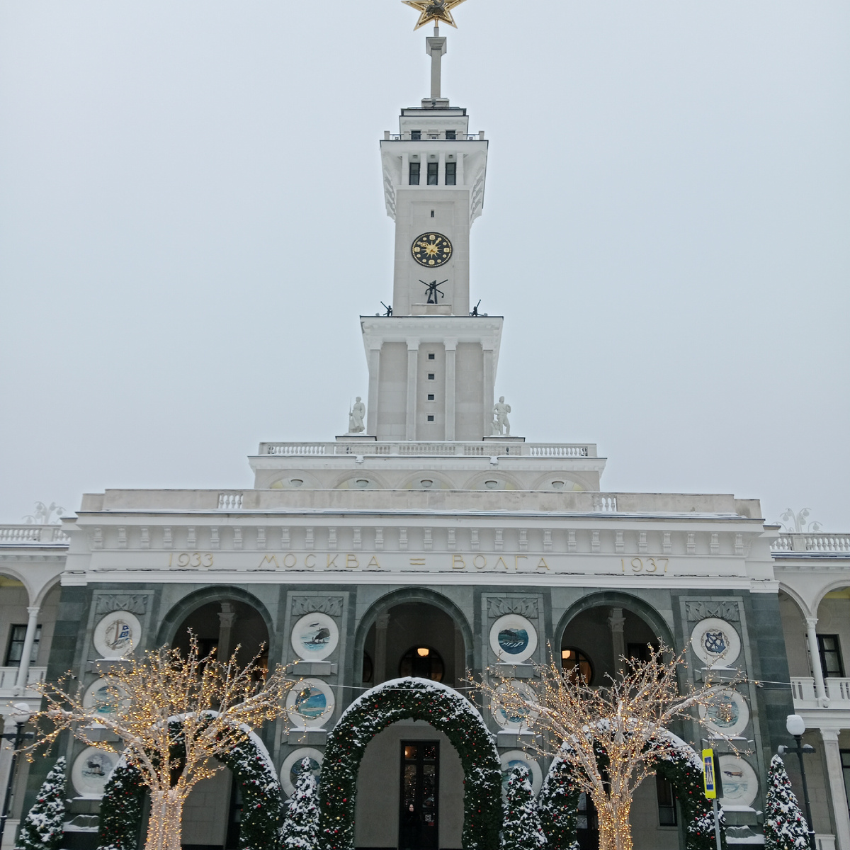 Найди автора на фото 😅