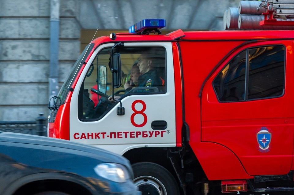    Пожар охватил квартиру-студию. Олег ЗОЛОТО