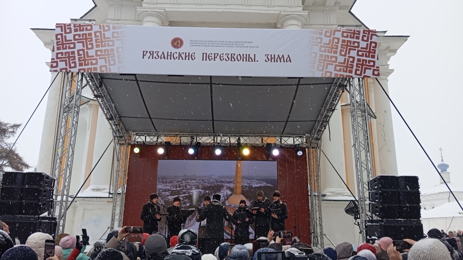 Выступает мужской вокальный ансамбль Рязанской епархии