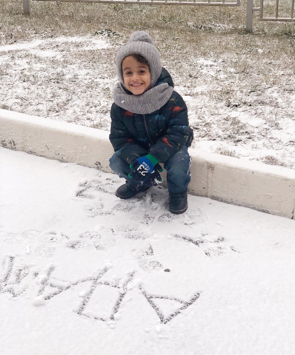 Пятилетний Адам и снег