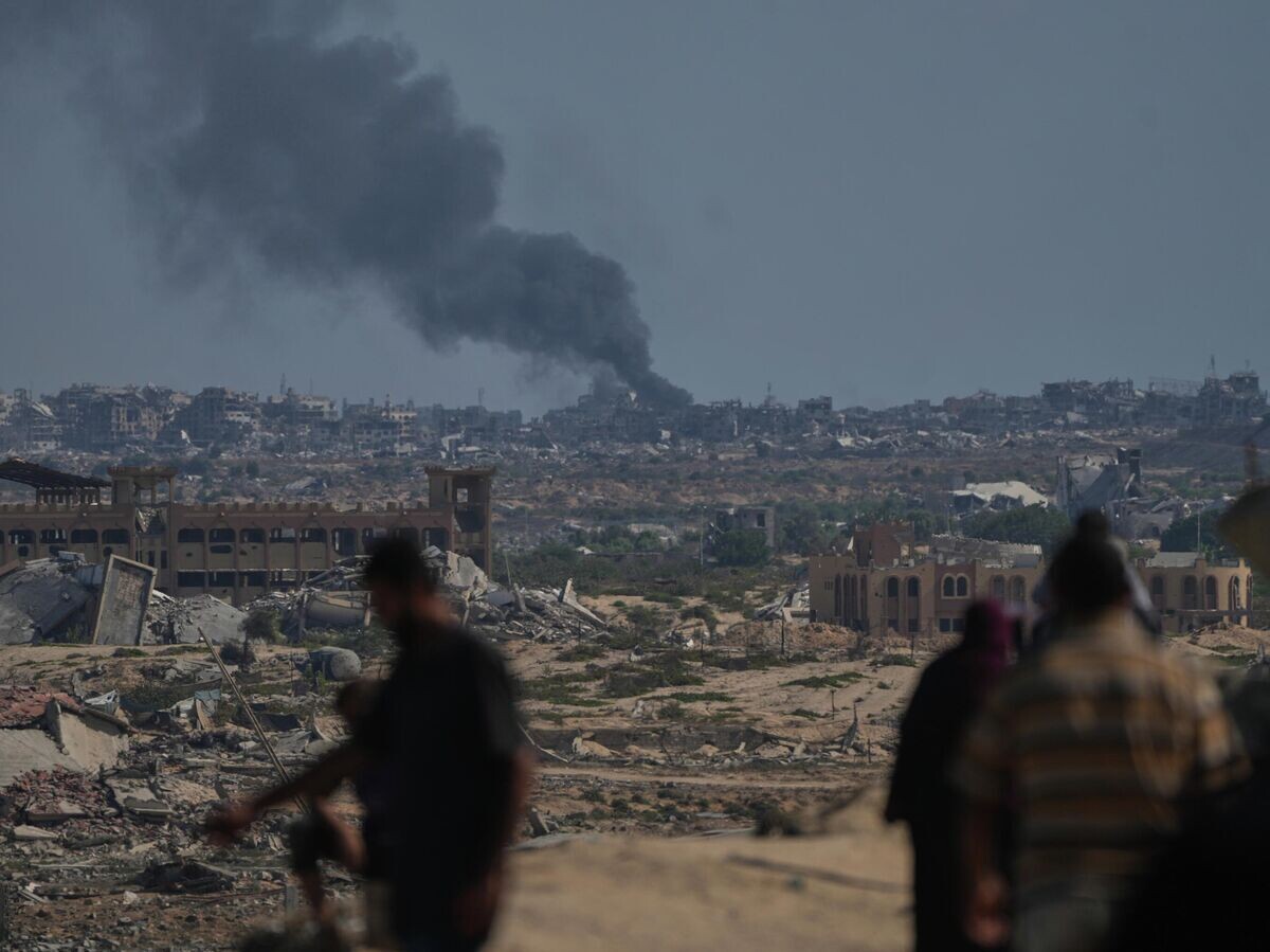    Дым на месте израильского удара в секторе Газа | © AP Photo / Abdel Kareem Hana