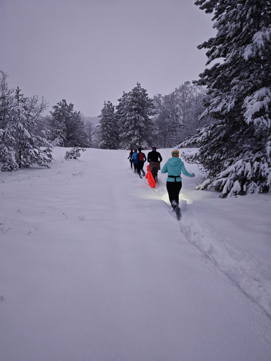 Трейловый забег по глубокому снегу