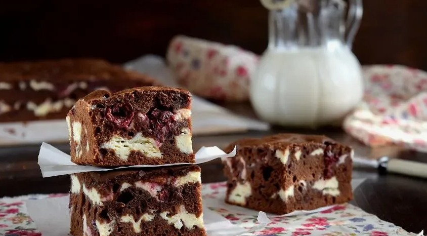 Брауни с творогом и вишней