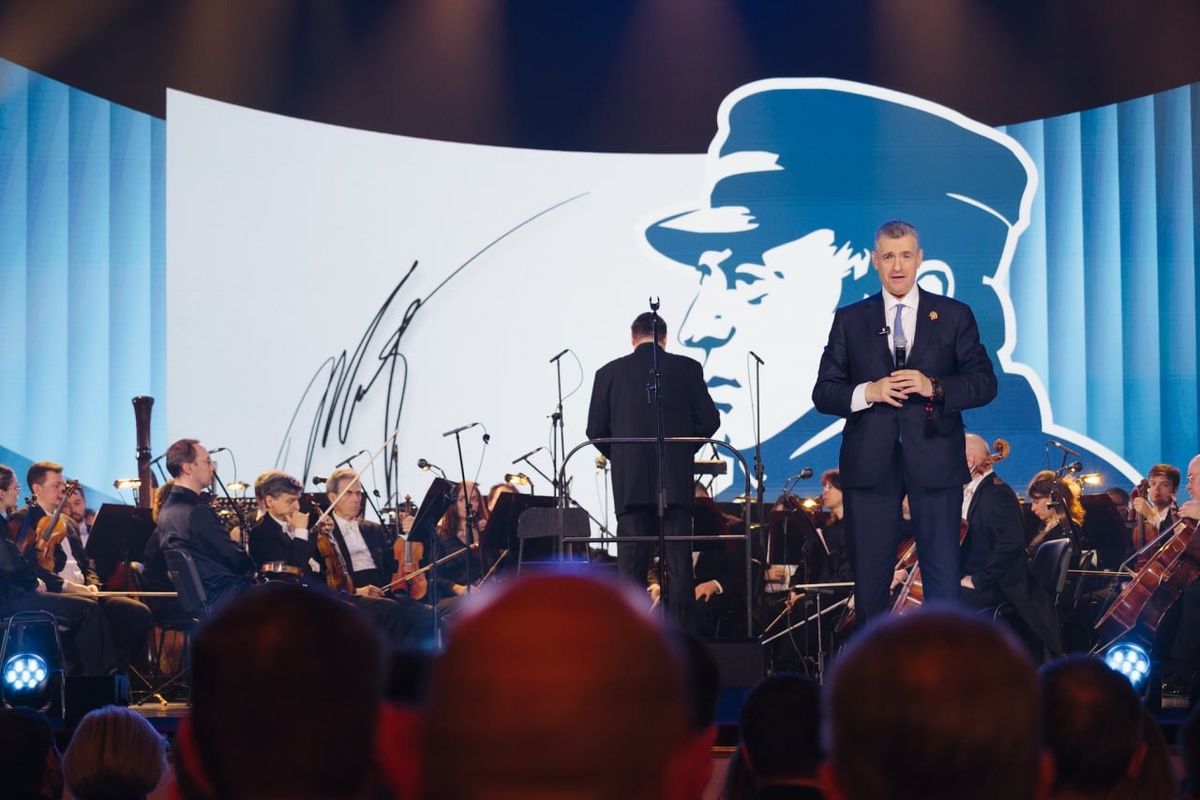 Председатель ЛДПР Леонид Слуцкий на концерте-открытии года 80-летия со дня рождения Основателя ЛДПР Владимира Жириновского