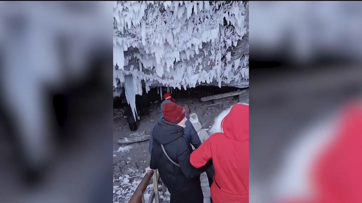    Залы Аскинской ледяной пещеры в Башкирии покрылись красивыми кристаллами