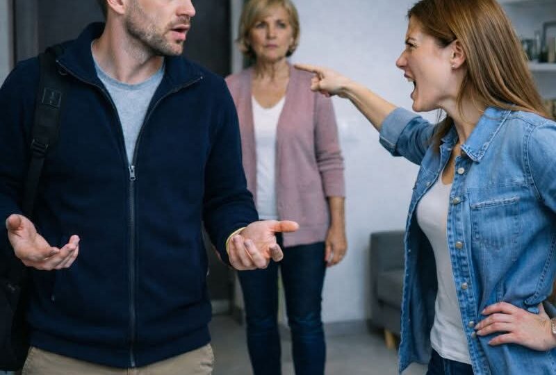 Пусть теперь твоя мама тобой командует в своей хрущёвке! — сказала я мужу, указывая на дверь