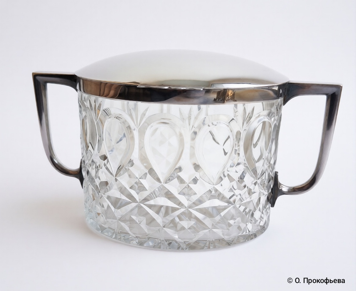 Бисквитница. Великобритания. 1920-1930. Хрусталь, посеребренный металл. 